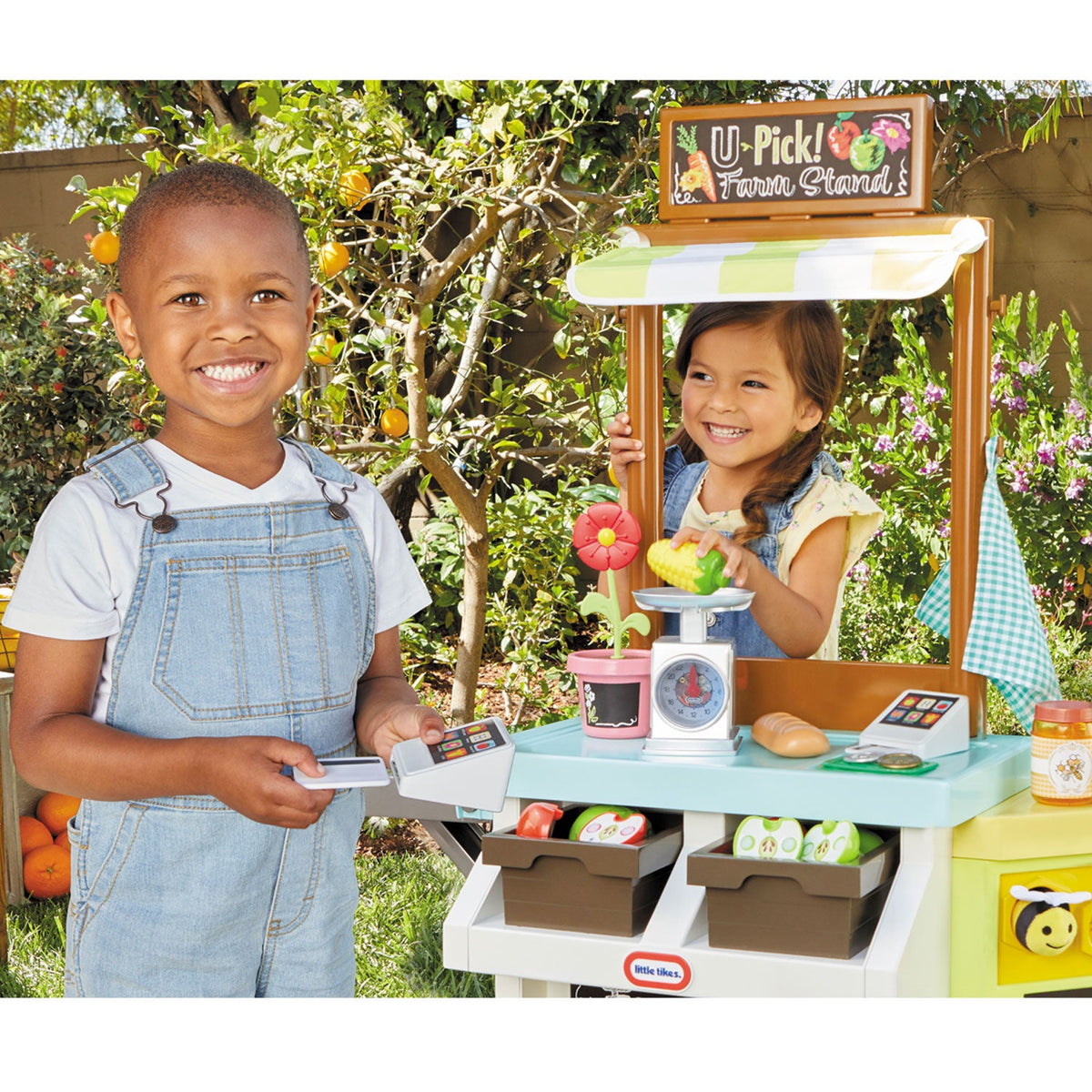 Playful 3-in-1 Garden to Table Market
